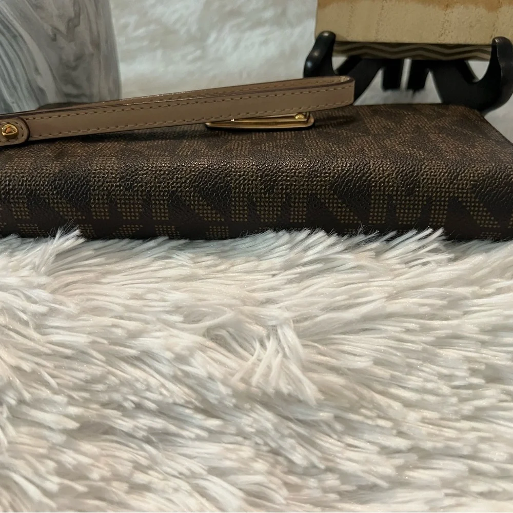 Michael Kors Signature Continental Wallet/Wristlet - LIKE NEW!